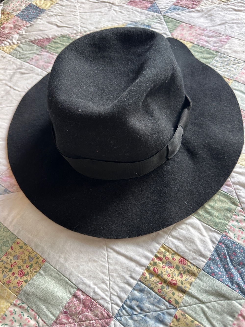 L—Classic Black Wide-Brim Wool Fedora